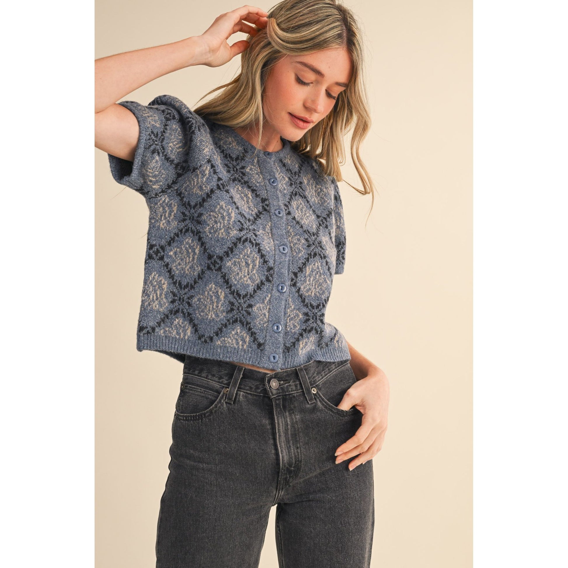 Woman wearing a patterned blue short-sleeved knit cardigan